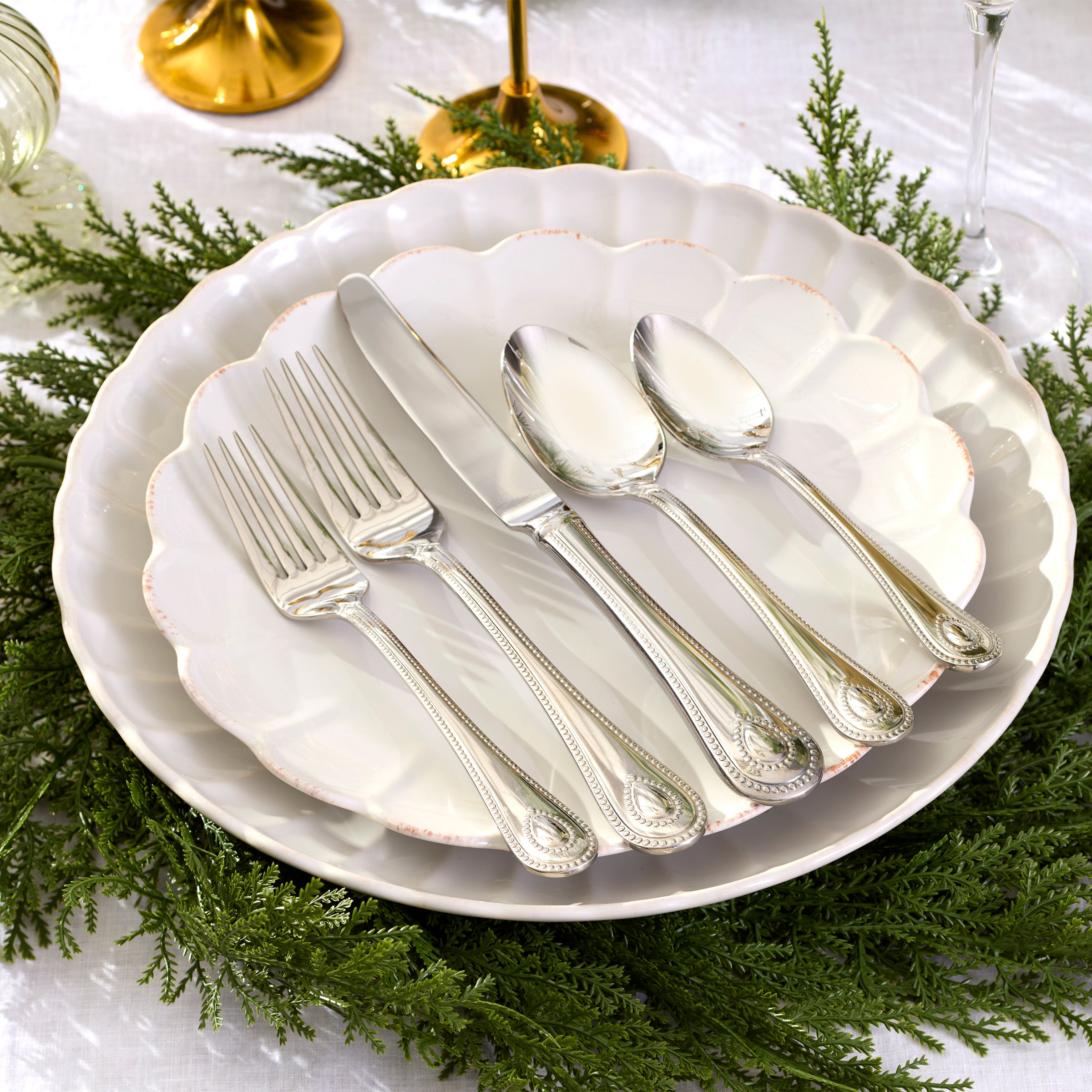 French Perle Scallop 4-Piece Place Setting